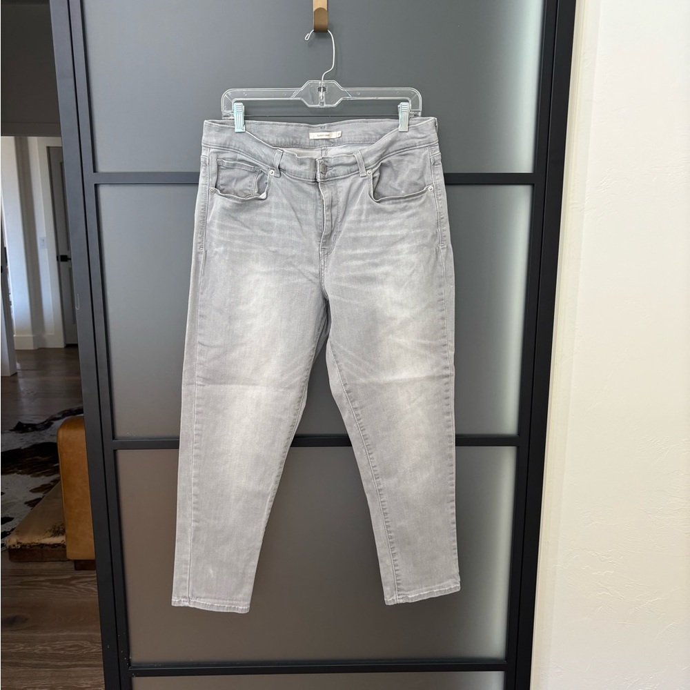 Women’s Levi’s Light Gray Classic Crop Jeans size 14